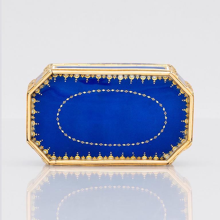 An early 19th century gold and enamel box, unidentified makers mark, possibly Hanau, Empire.