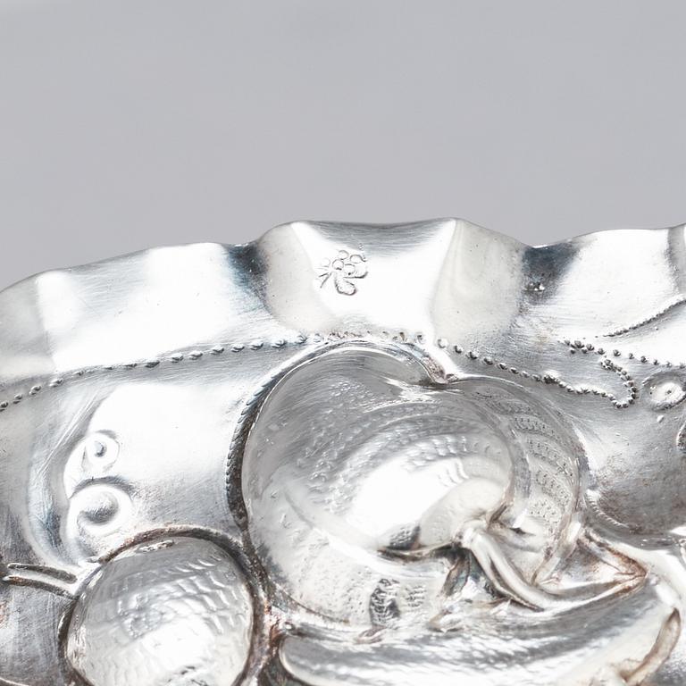 A German early 18th century silver dish, unidentified makers marks, probably Augsburg 1688-1689.