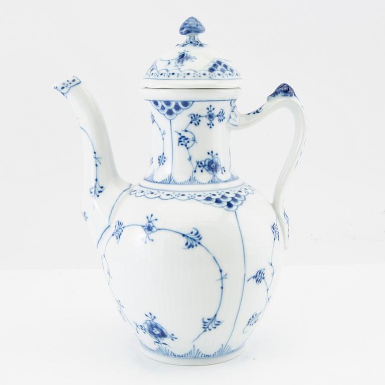 Service approximately 51 pieces "Musselmalet" Royal Copenhagen Denmark porcelain, late 20th century.