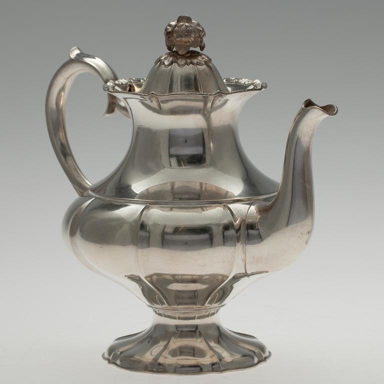 KAFFEKANNA, silver, Auran kultaseppä, Turku 1935, vikt 673 g.