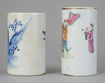 PENSELSTÄLL, 2 st, porslin, Kina, 1900-tal.