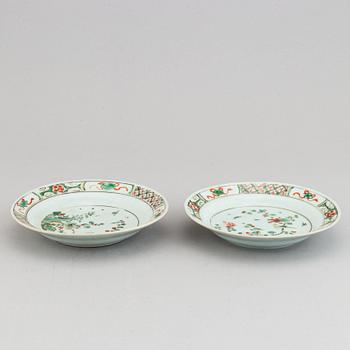 A pair of famille verte dishes, Qing dynasty, Kangxi.