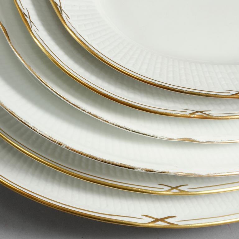 SERVISDELAR, 70 delar, porslin, "Swedish Grace", Louise Adelborg, Rörstrand.