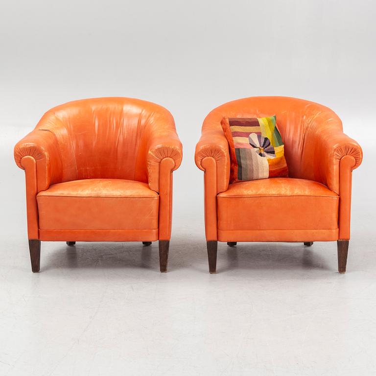 A pair of club armchairs, 20th Century.