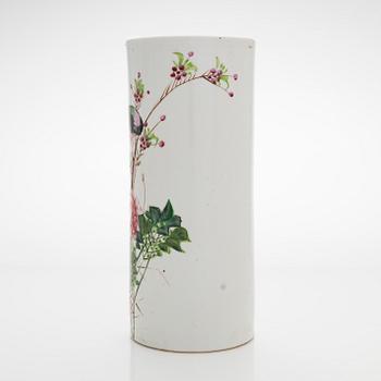 A chinese brush vase, first half of 20th Century.