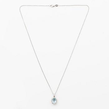 Pendant with chain in 18K white gold set with a faceted aquamarine and round brilliant-cut diamonds.