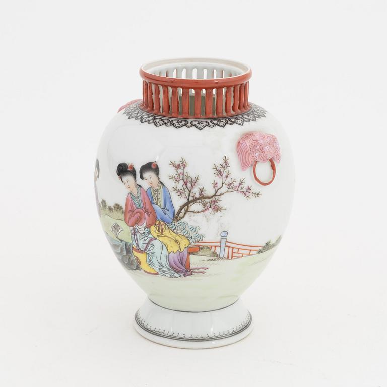 A Chinese Republic vase, 20th Century.