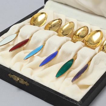 12 gilded silver spoons and small forks from Norway, around the mid 20th century.