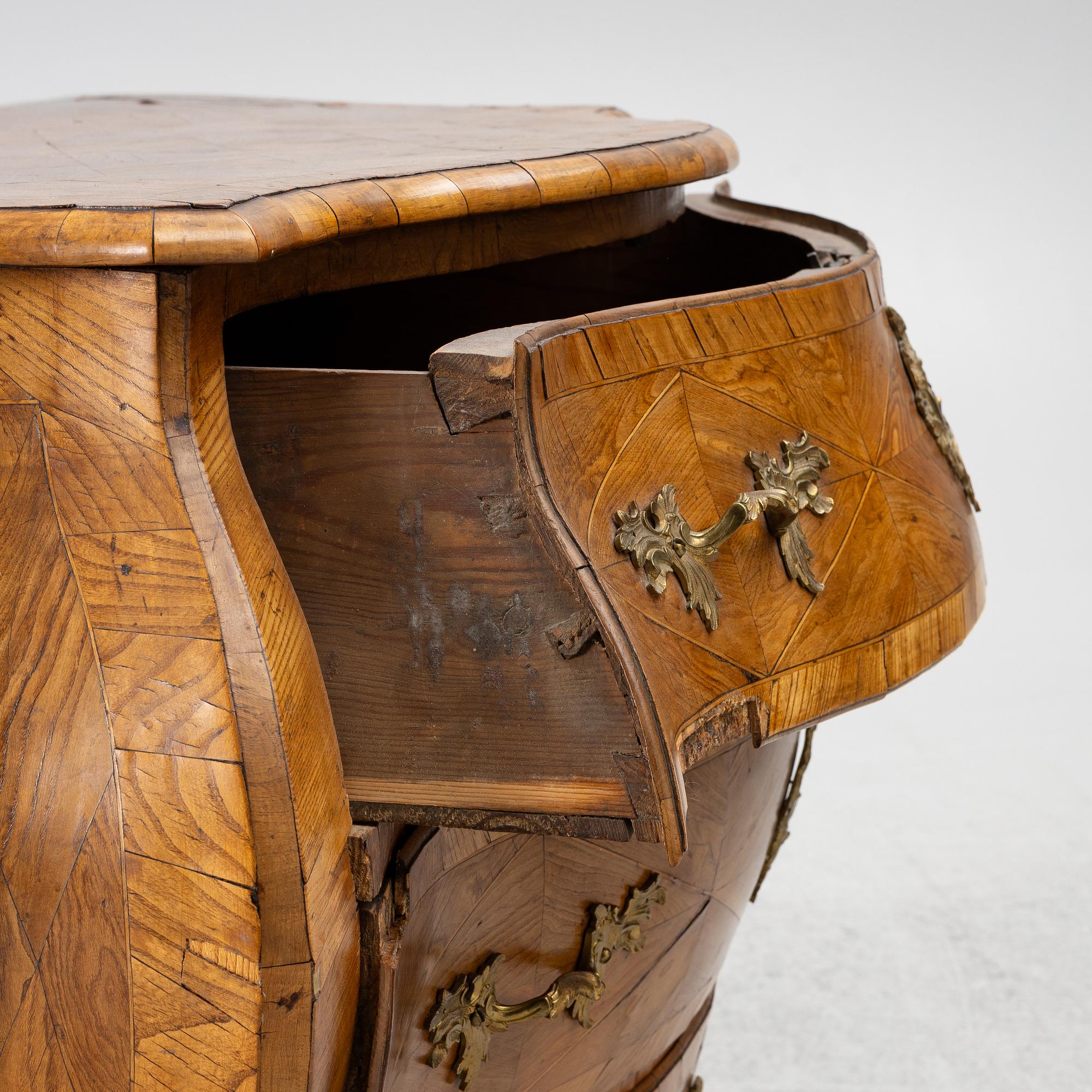 Byrå, rokoko, 1700-talets andra hälft.