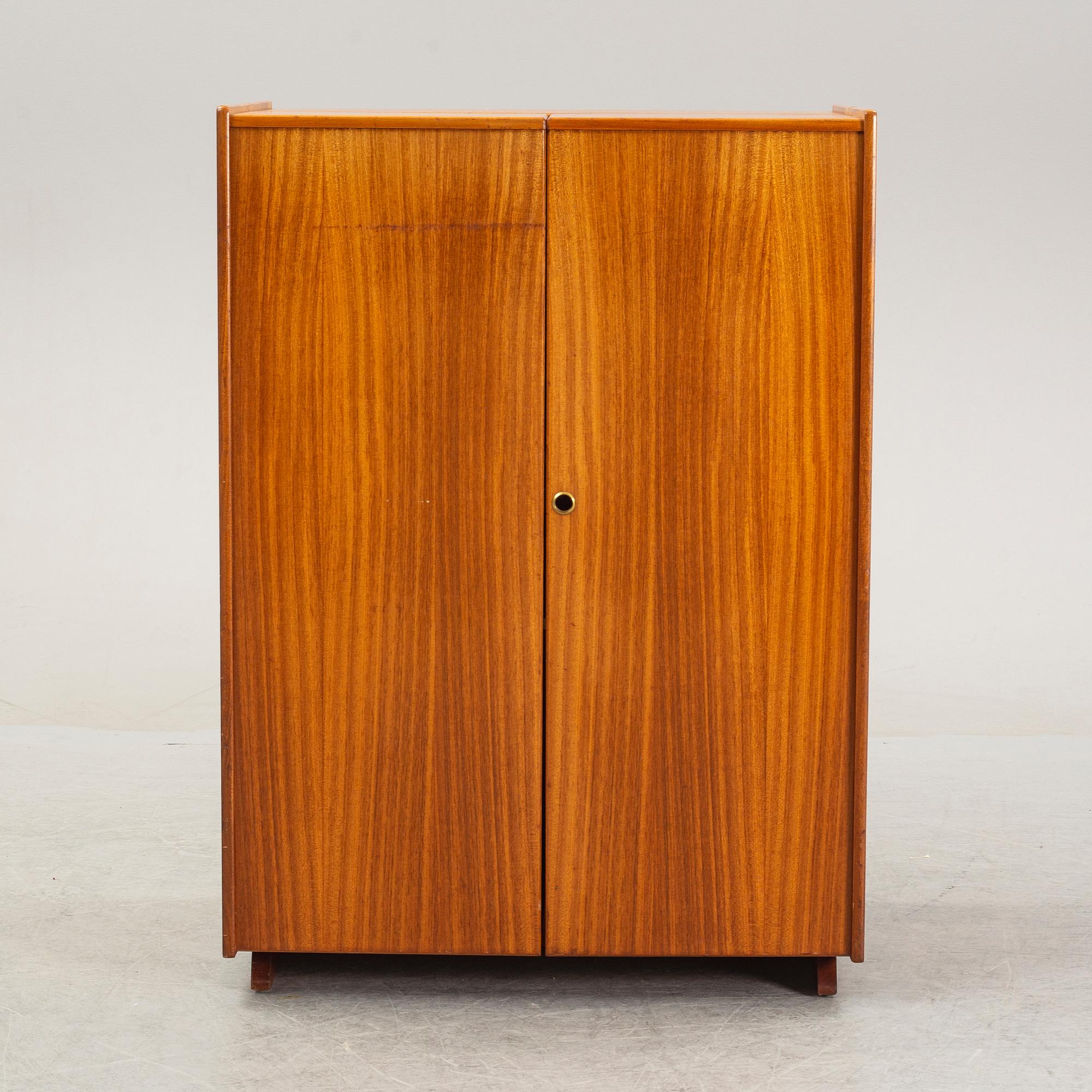 A mahogany veneered convertible cabinet, mid 20th Century.