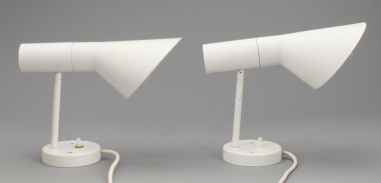 VÄGGLAMPOR, ett par, "AJ", Arne Jacobsen för Louis Poulsen, Danmark. Inköpt 1980-tal.