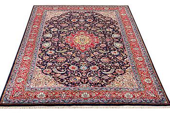 A KAshan carpet, a. 312 x 206 cm.