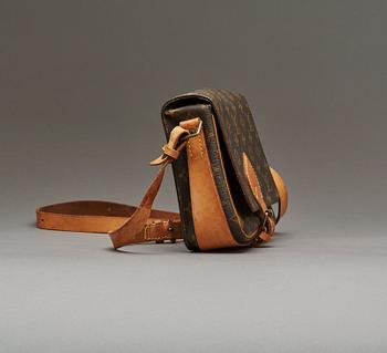 VÄSKA, "Cartouchiere", Louis Vuitton.