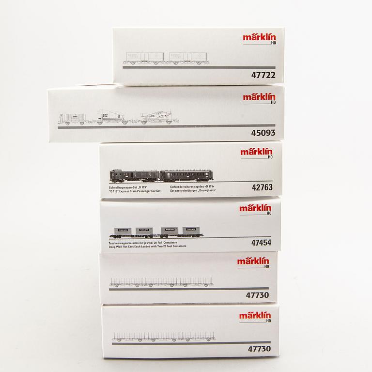 6 Märklin wagon sets.