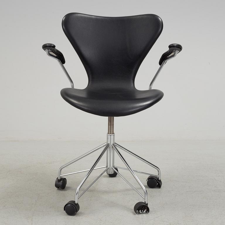 Office swivel chair from the 7 series by Arne Jacobsen for Fritz Hansen, Denmark, 2000.