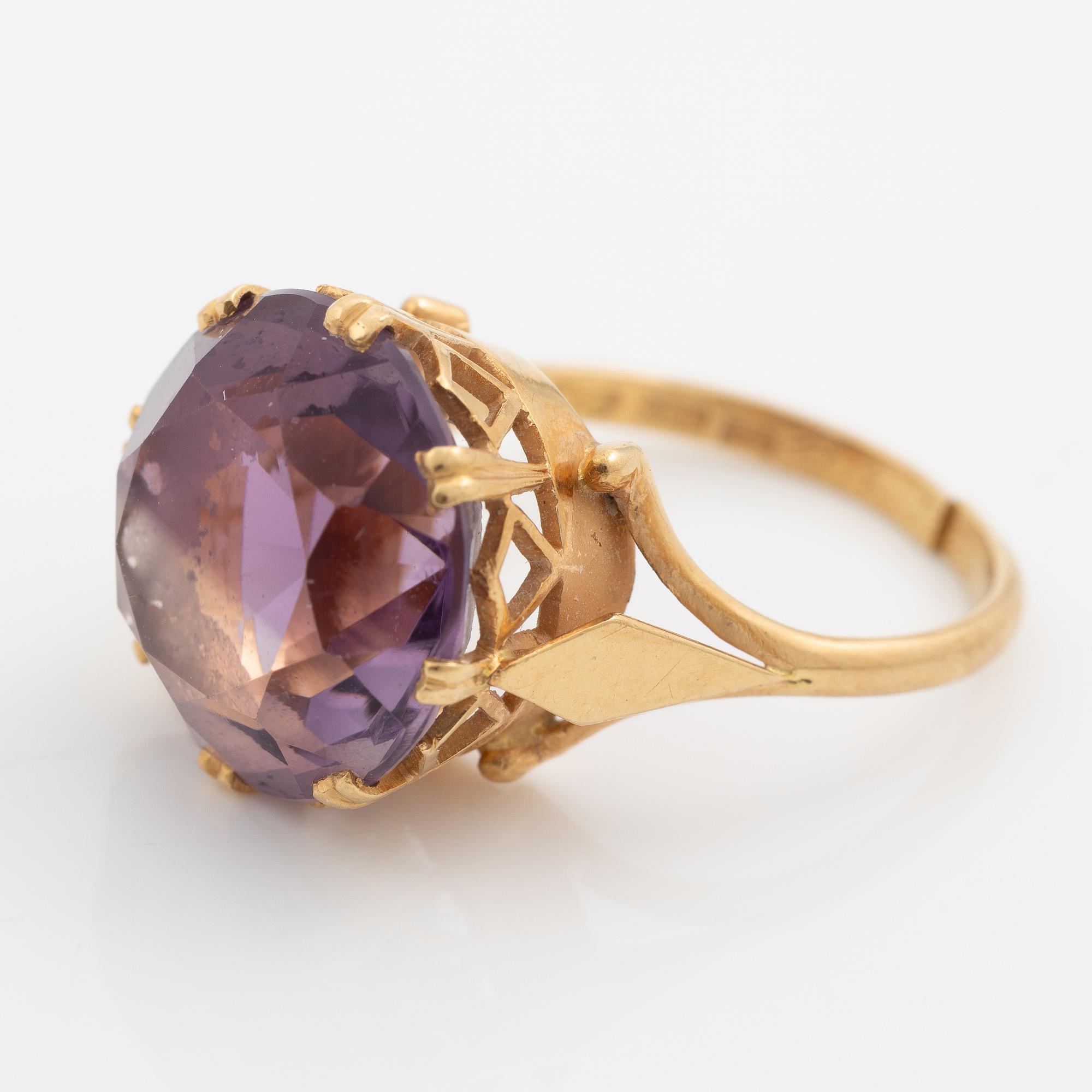 Ring, Stigbert, Engelbert 18K gold with amethyst.