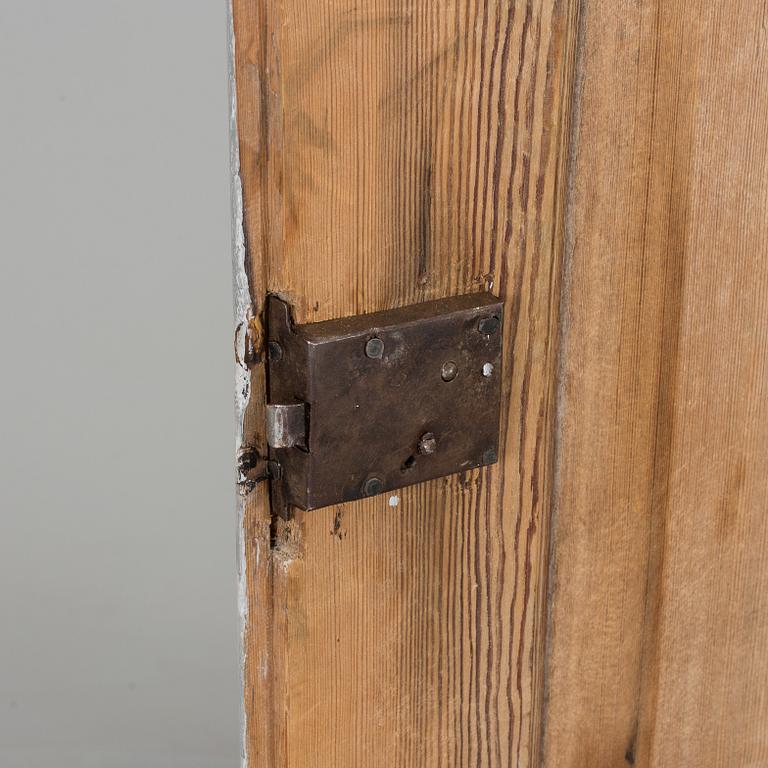 HÄNGSKÅP, allmoge, Hälsingland, 1700-tal.
