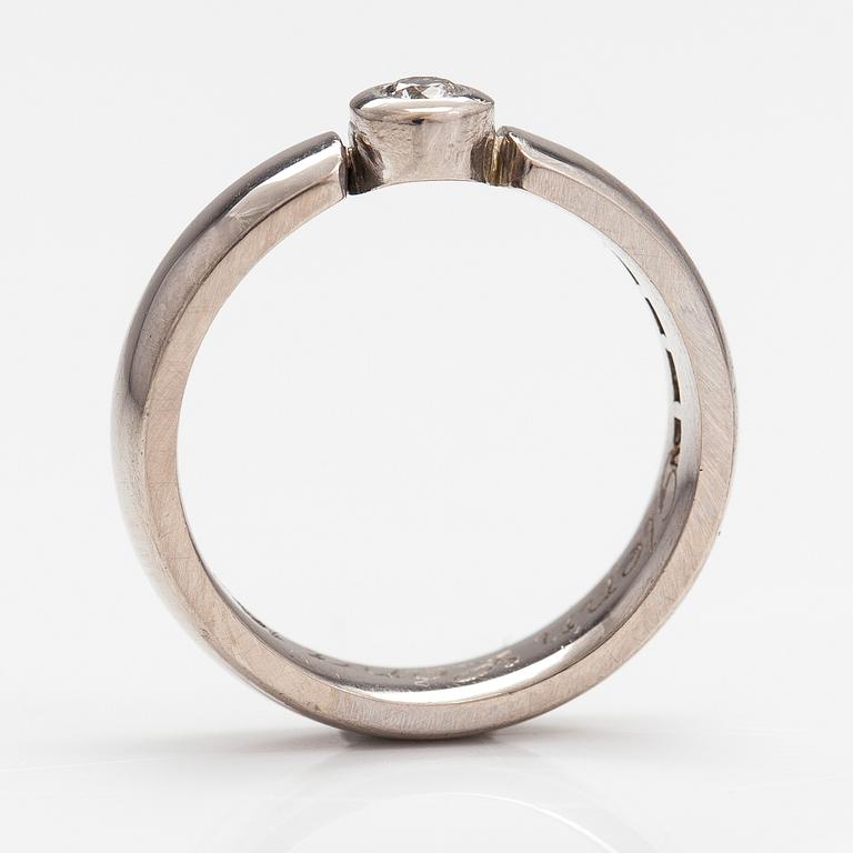 Ring, 18K vitguld, diamant ca 0.10 ct. Gunnar Berg Silver, Malmö.