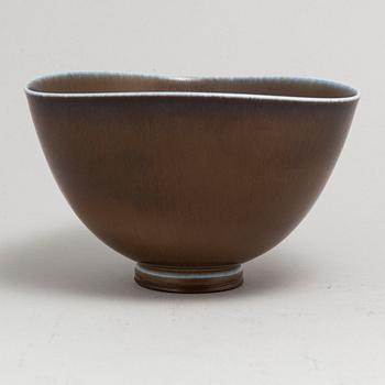 BERNDT FRIBERG, a stoneware bowl from Gustavsberg studio, signed.