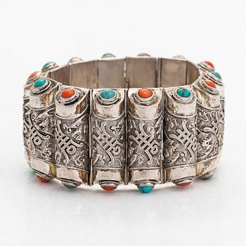 A Chinese silver bracelet with turquoises and corals. Finnish hallmarks 1958.