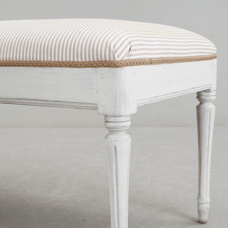 BÄNK. Gustaviansk stil. 1800/1900-tal.