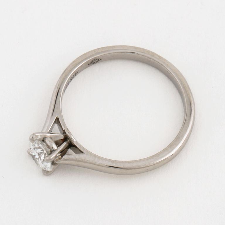 A brilliant cut diamond ring by Cartier.