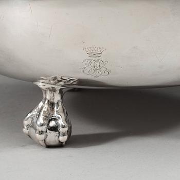 A Swedish 17th century parcel-gilt bowl and cover, Friedrich Richter (Stockholm 1668-1700-). Before 1689.