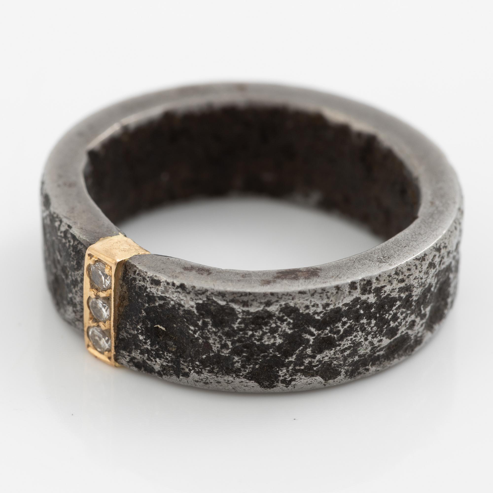 Mikael Hamma, Smide & Form, ring, oxidised iron, gold and brilliant-cut diamonds.