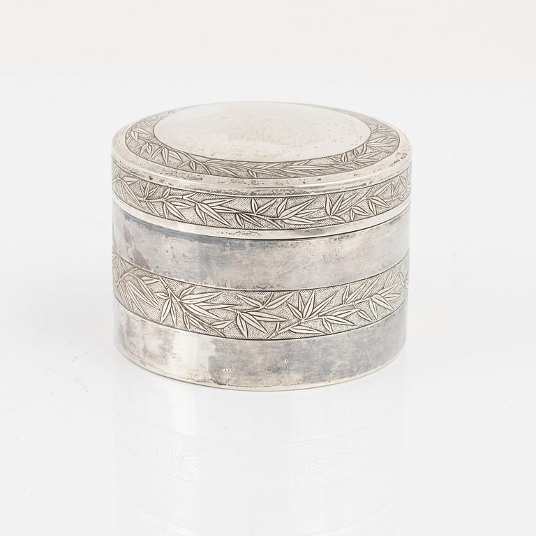 Toiletteset, fyra delar, silver. Japan, med mästarstämplar.