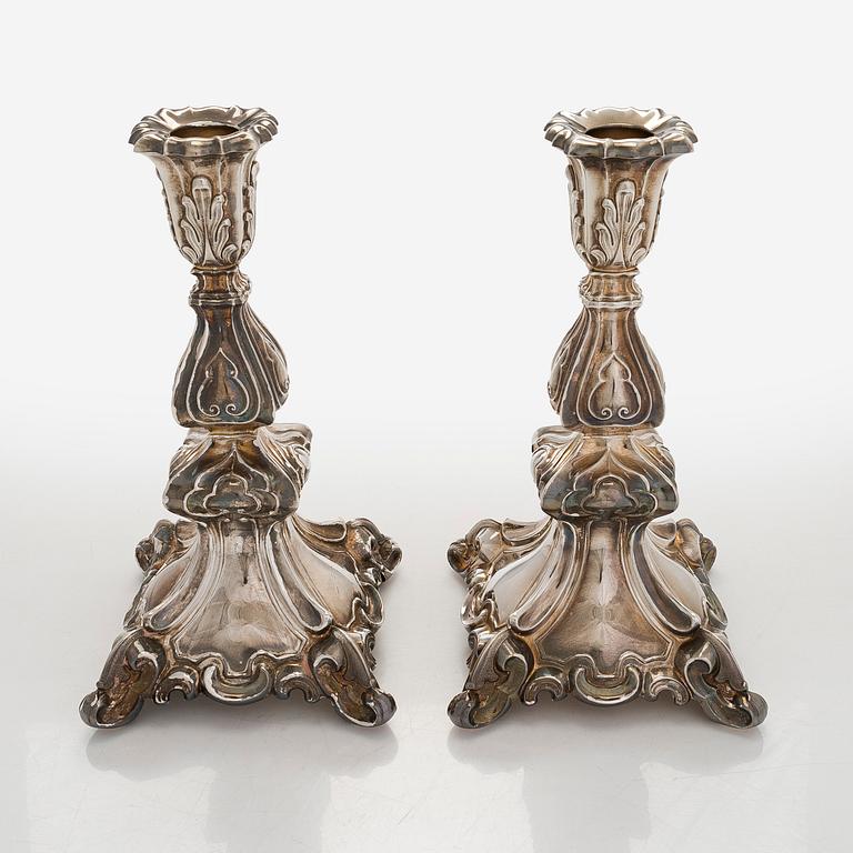 A pair of silver candlesticks, Auran Kultaseppä Oy, Turku, 1976.