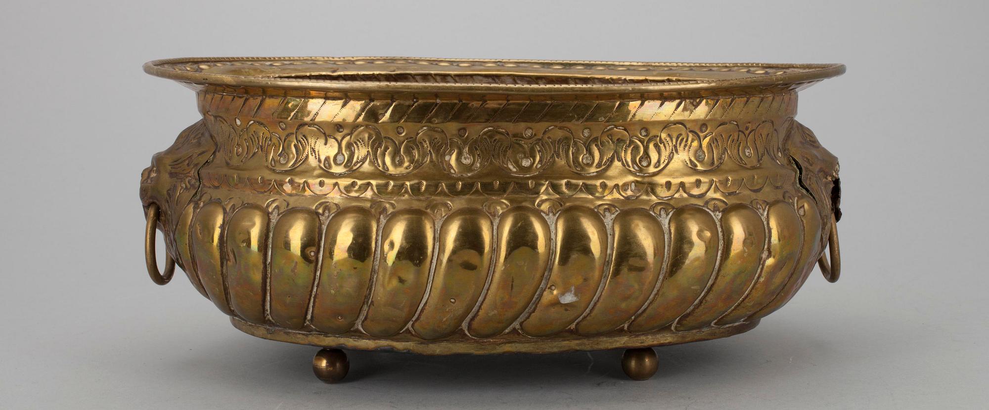 VINKYLARE / YTTERFODER samt YTTERFODER, mässing, Frankrike 1800-luku.