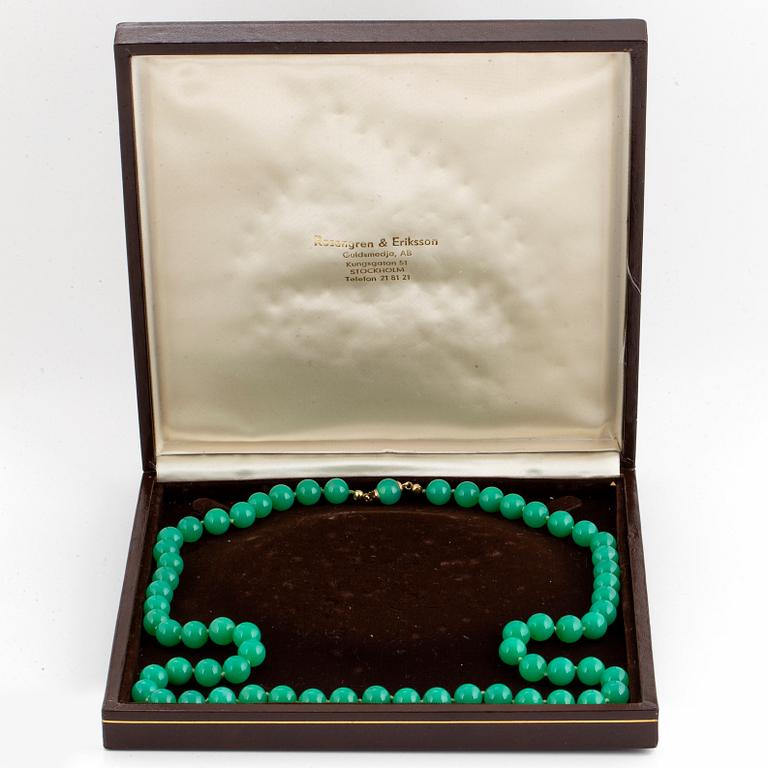 Chrysoprase bead necklace.