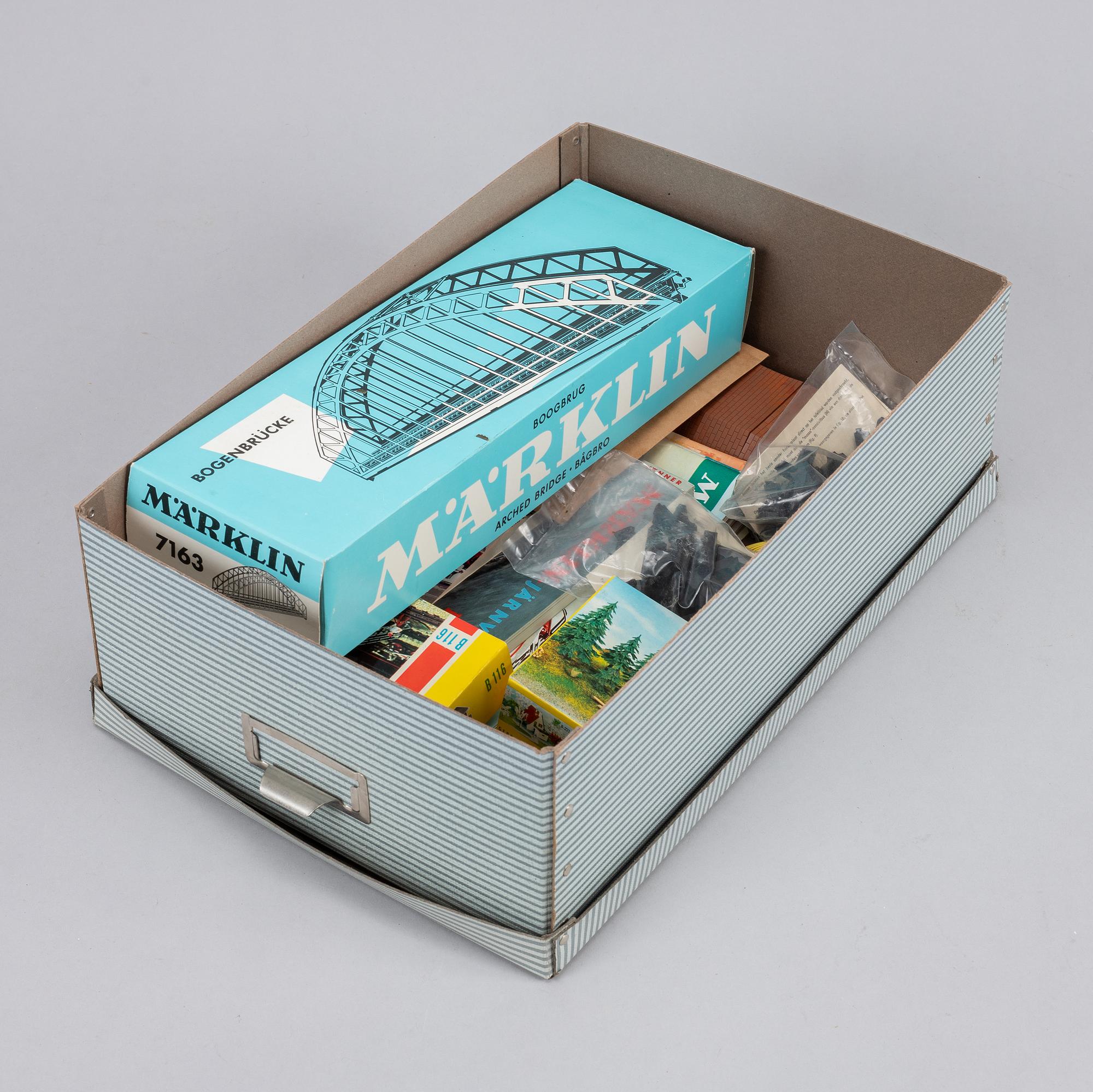 Märklin, a large collection of locomotives, wagons and accessories.