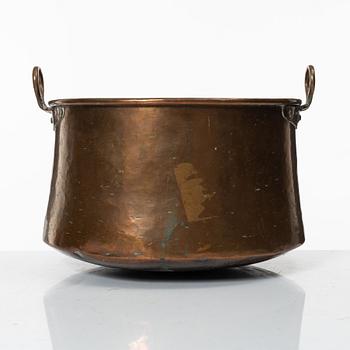 A set of three Swedish copper cauldrons, 18th / early 19th century.