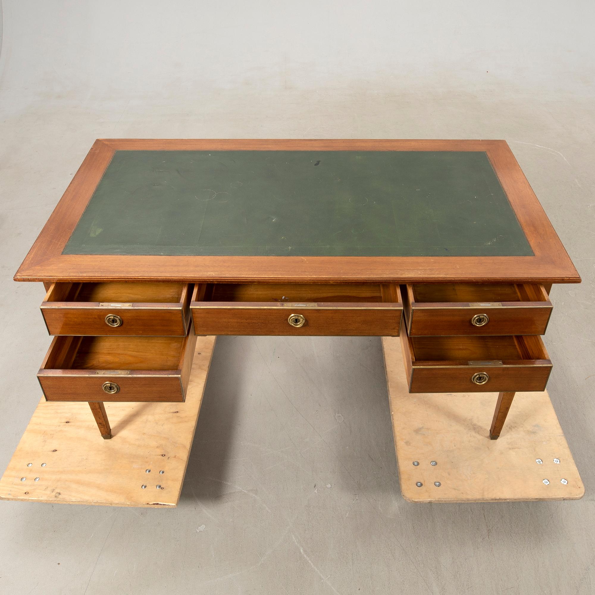 Desk in the Gustavian style, first half of the 20th century.