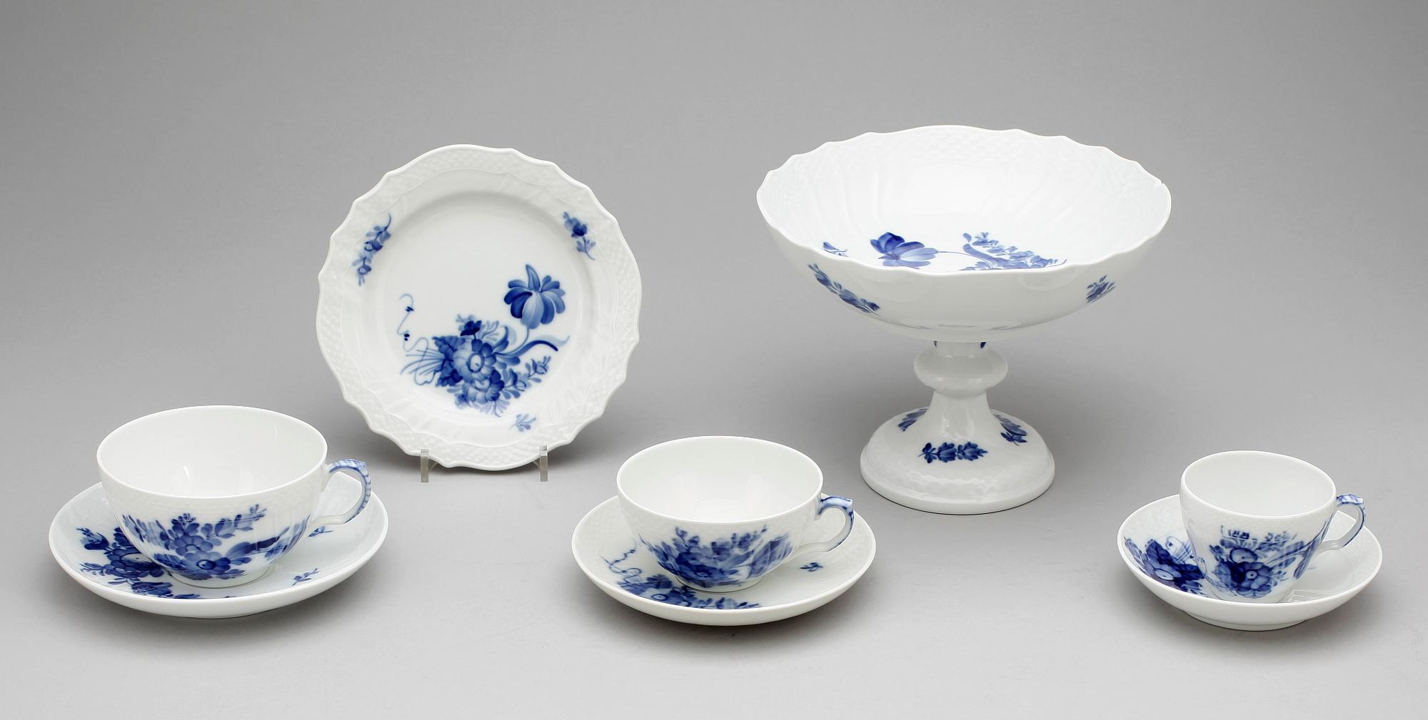 KAFFESERVIS, 57 delar, "Blå blomst", Royal Copenhagen.