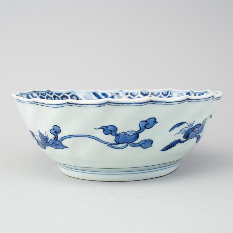 A blue and white Japanese bowl, 18th Century.