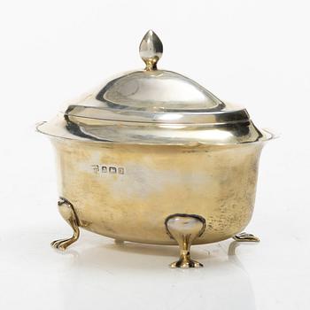 Arthur & John Zimmerman, skrin med lock, förgyllt silver, Birmingham, England 1910.