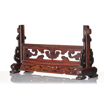 A carved Chinese hardwood stand for a table screen, Qing dynasty.