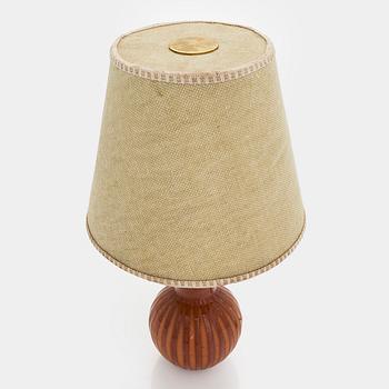 Marita Lybeck, A red clay tablelamp modell 1311. Retailer Stockmann / Artek, Finland.