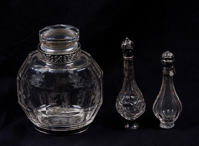 FLASKA SAMT FLAKONGER, 2 st, silver o glas. 1800/1900-tal.