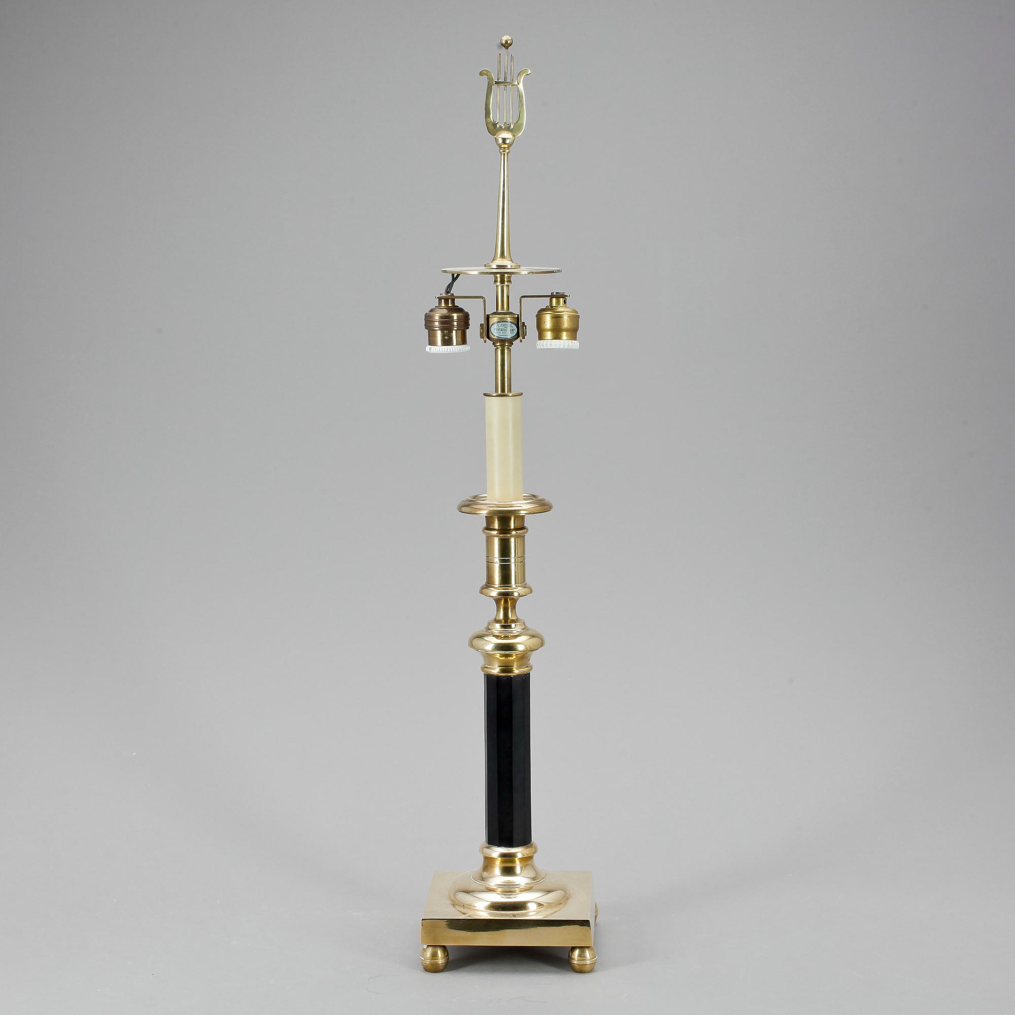 BORDSLAMPA, mässing, S-482, Chapman, 1900-talets första hälft.