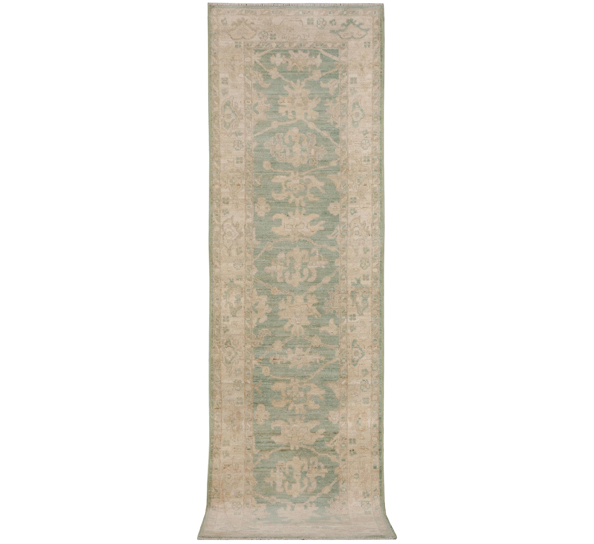 An Ushak runner carpet, c. 293 x 83 cm.
