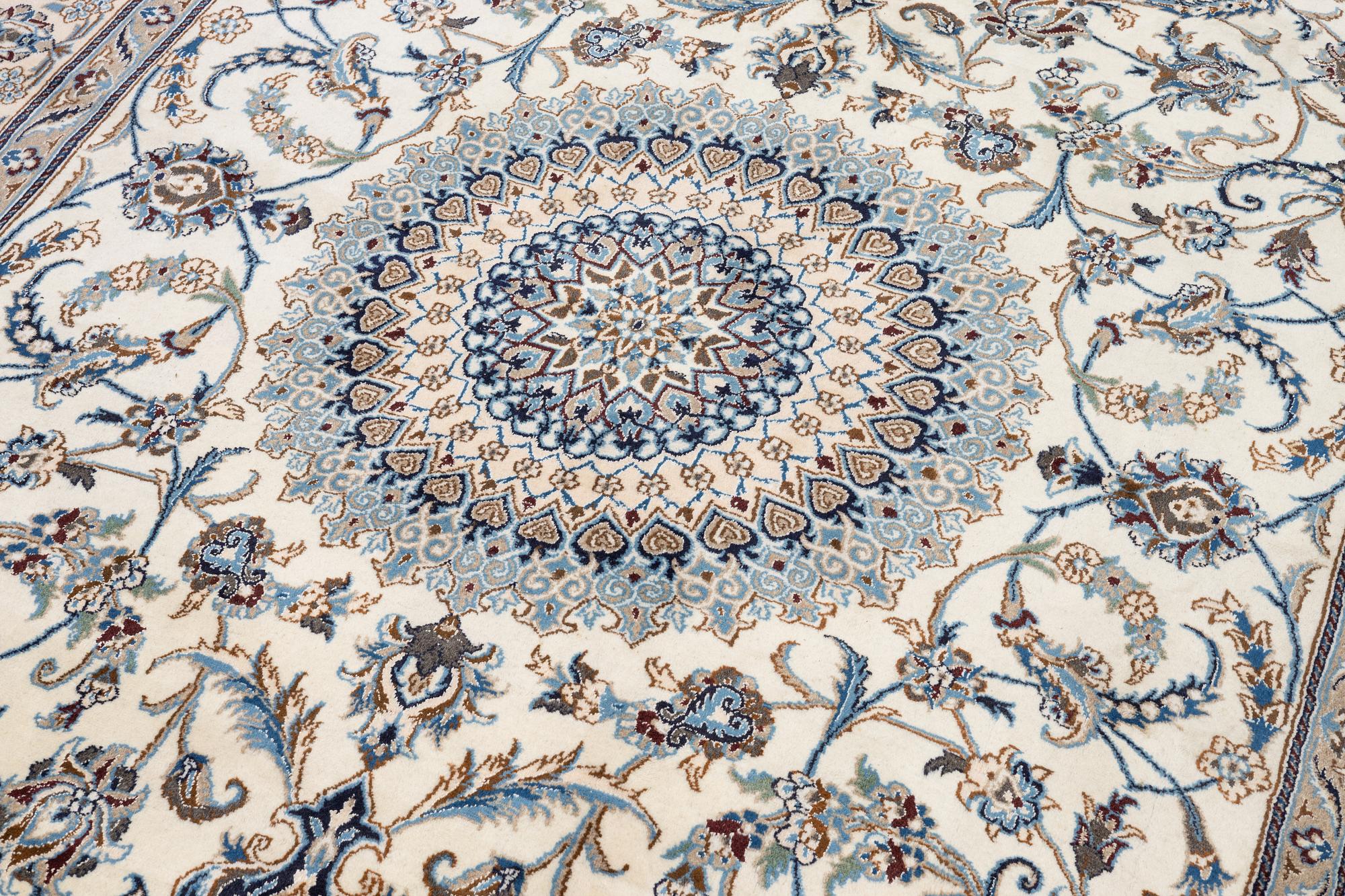 An Oriental carpet, approx. 354 x 243 cm.