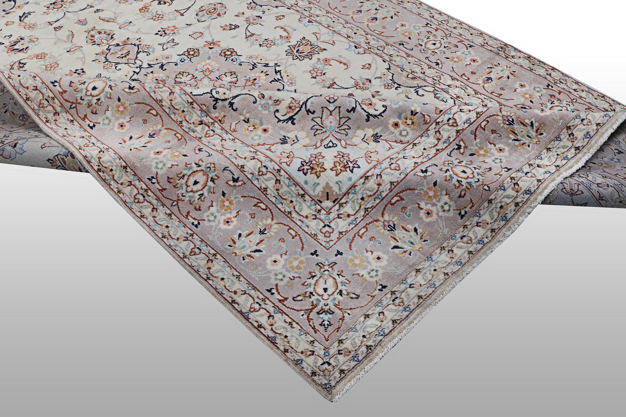 A carpet, Kashan, ca 292 x 202 cm.