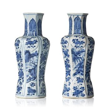 1095. A pair of blue and white vases, Qing dynasty, Kangxi (1662-1722).