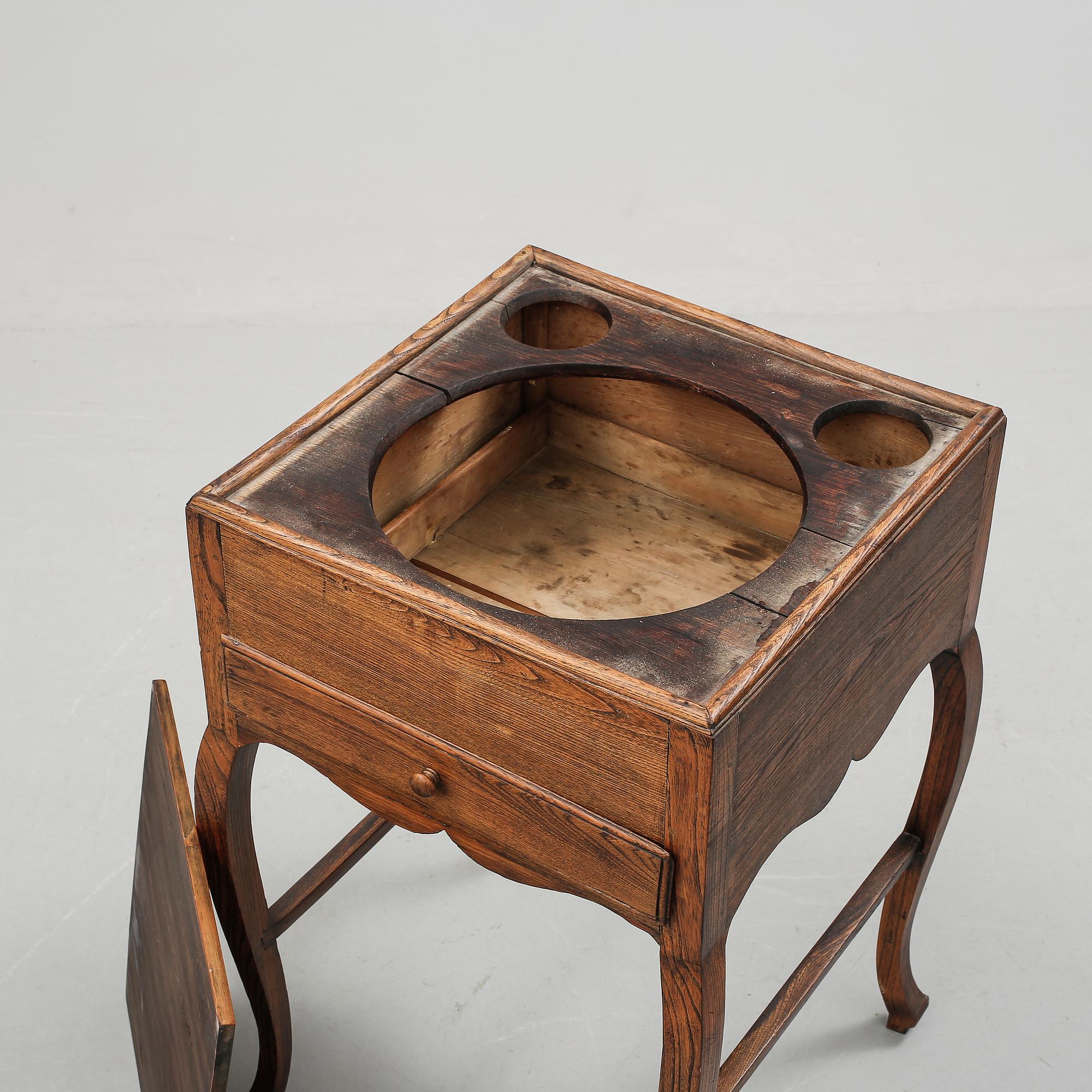 SÄNGBORD, 1800-tal.
