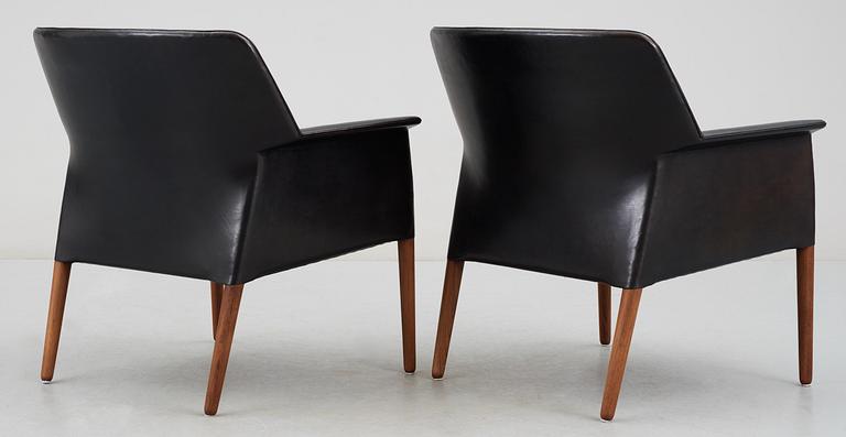 A pair of black leather easy chairs by Ejner Larsen and A Bender Madsen by Willy Beck, Denmark.