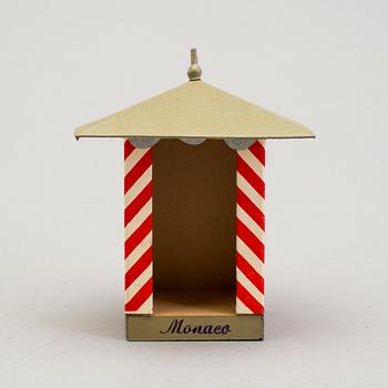 A lot of 30 toy pewter and Elastolin toy soldiers, middle/first half of the 20th century.