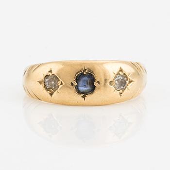 Ring, signet ring, 18K gold with sapphire and old-cut diamonds.